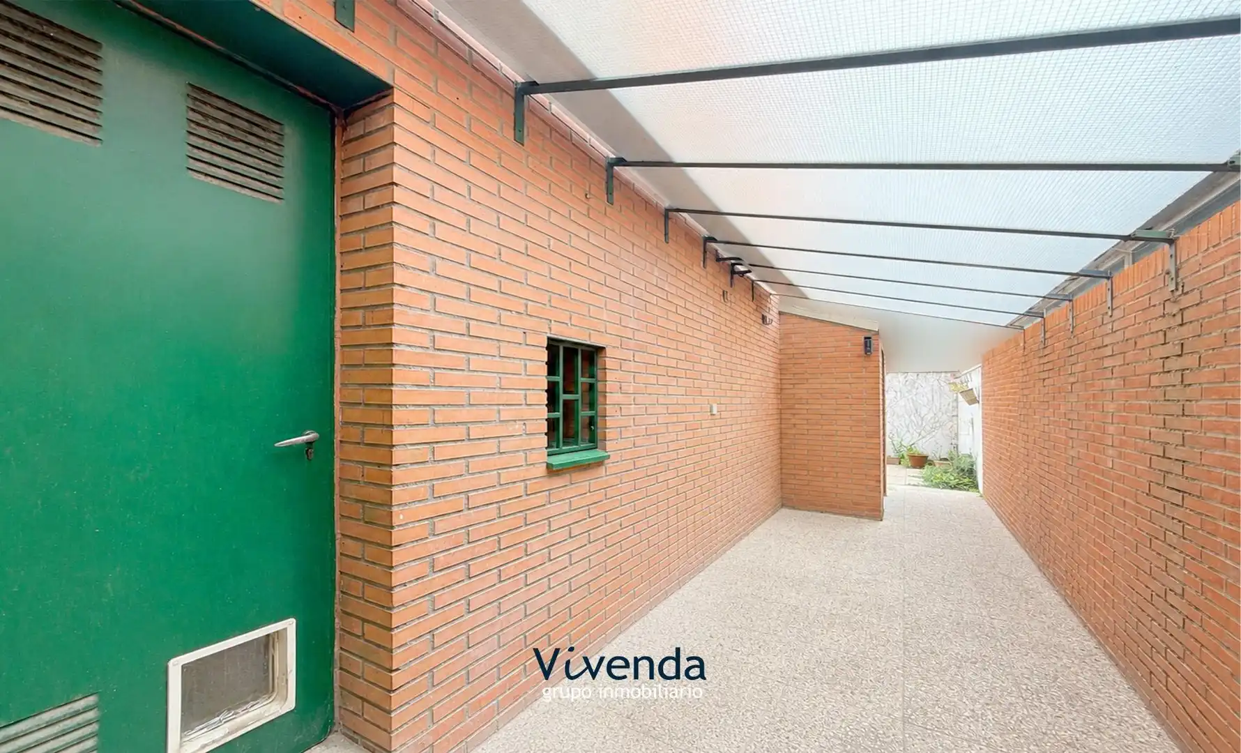 Vista exterior de Casa adosada en venta en Madrid con Aire acondicionado, Calefacción y Trastero