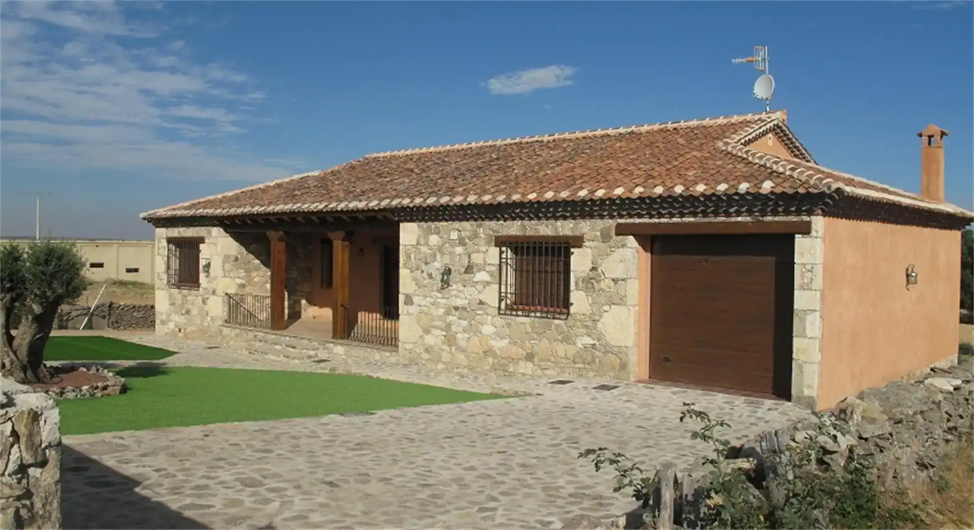 Vista exterior de Casa o chalet en venta en Pedraza con Jardín privado, Trastero y Amueblado