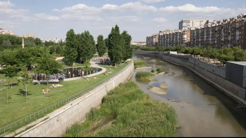 Vista exterior de Pis de lloguer en  Madrid Capital amb Aire condicionat, Terrassa i Balcó