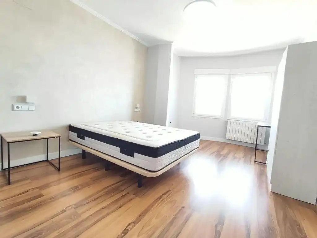 Dormitori de Dúplex en venda en La Gineta amb Calefacció, Parquet i Moblat