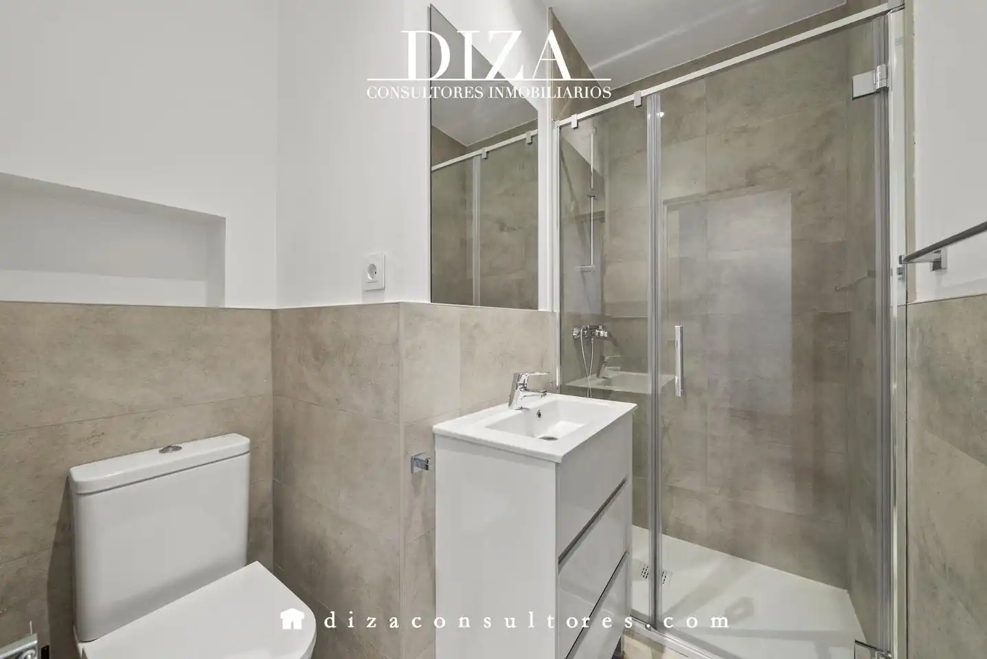Bathroom of Ground floor for rent in Madrid  with Air Conditioner and Furnished