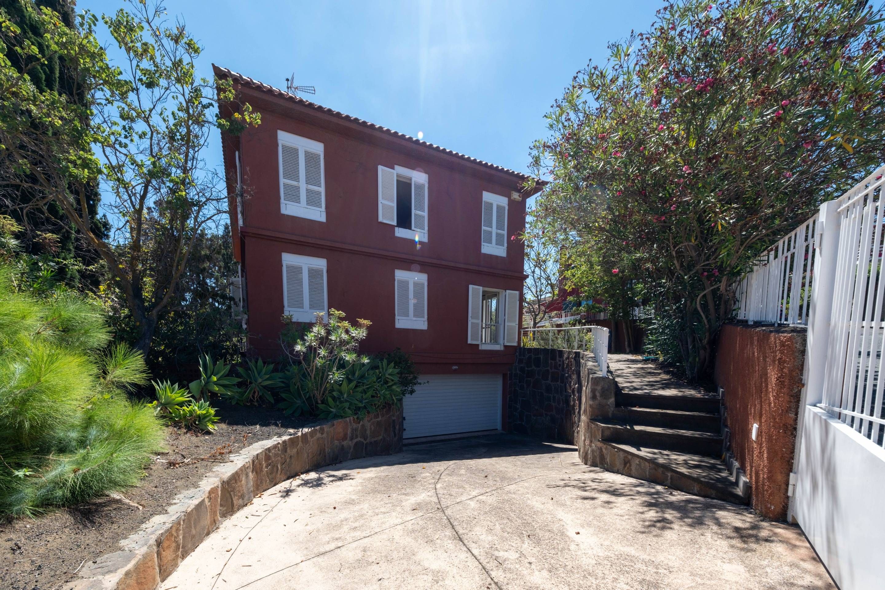 Vista exterior de Casa o xalet en venda en Santa Brígida amb Calefacció, Jardí privat i Traster
