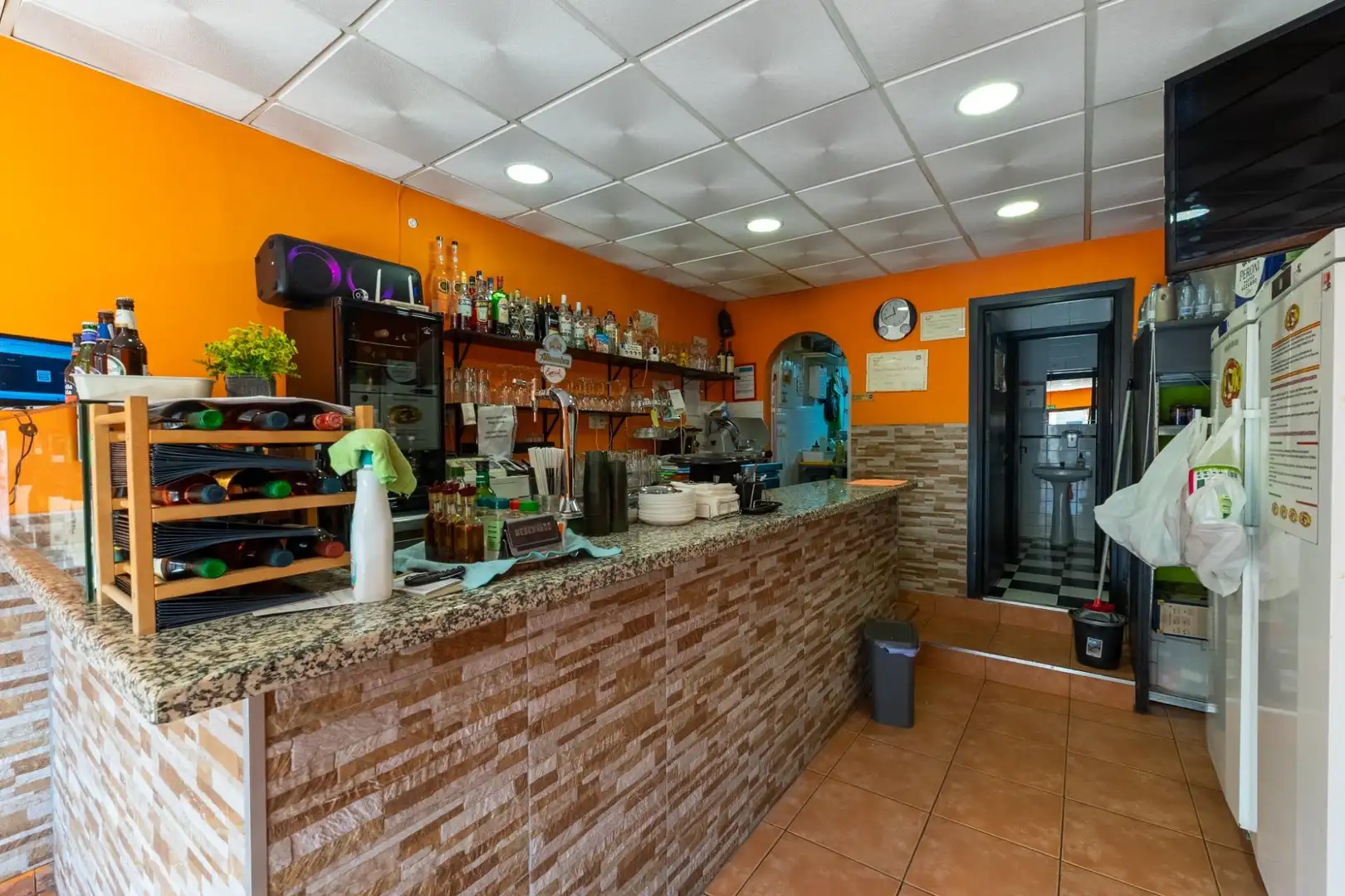 Local comercial en venda a El Bajondillo, imagen 2