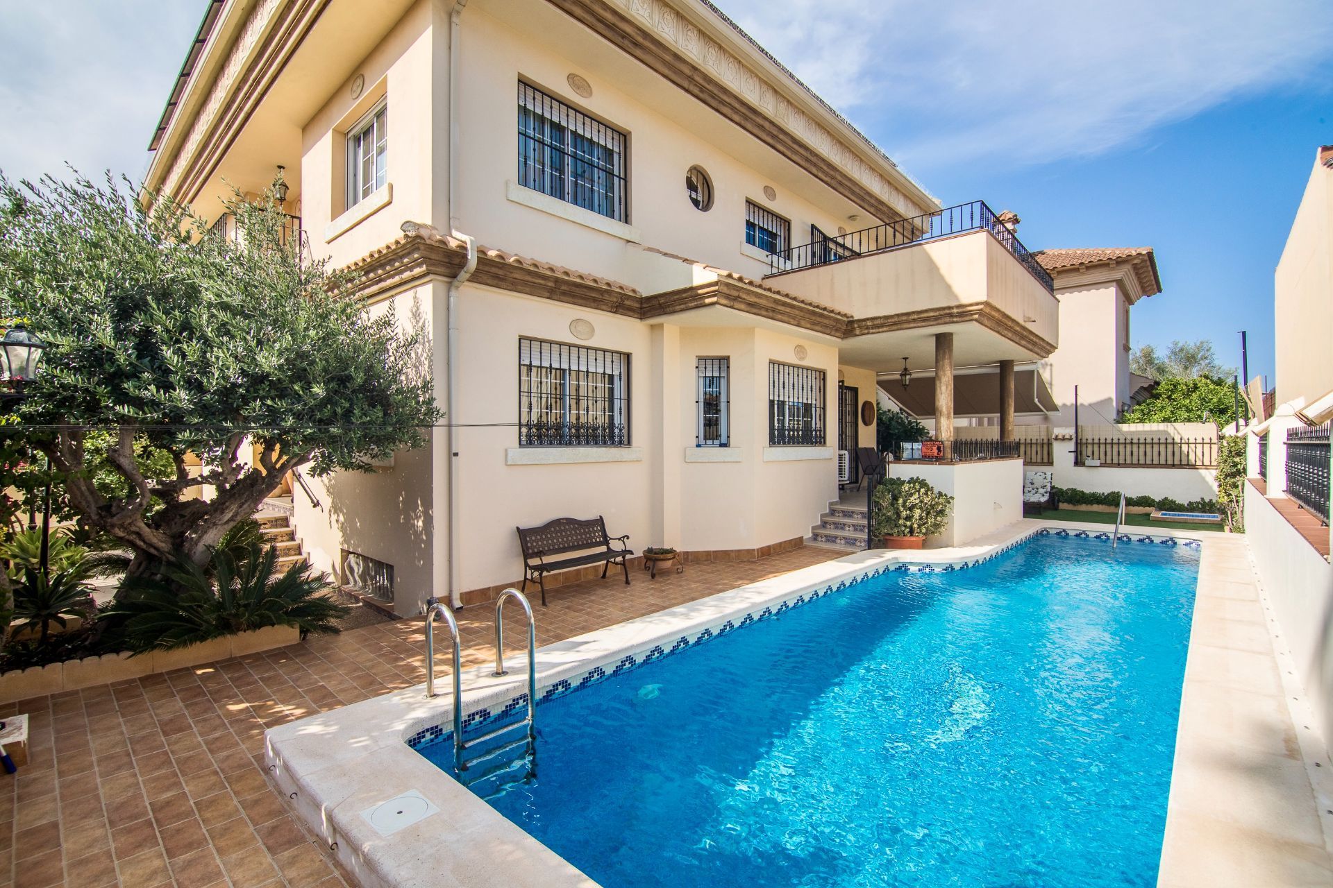 Swimming pool of House or chalet for sale in Almoradí  with Air Conditioner, Heating and Private garden