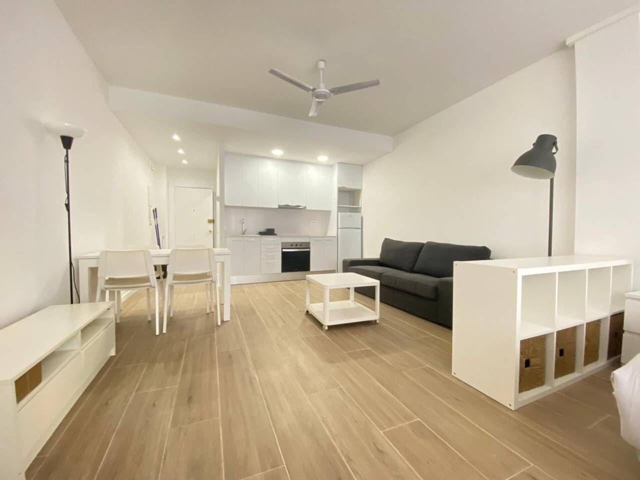 Living room of Study to rent in  Barcelona Capital  with Parquet flooring and Furnished