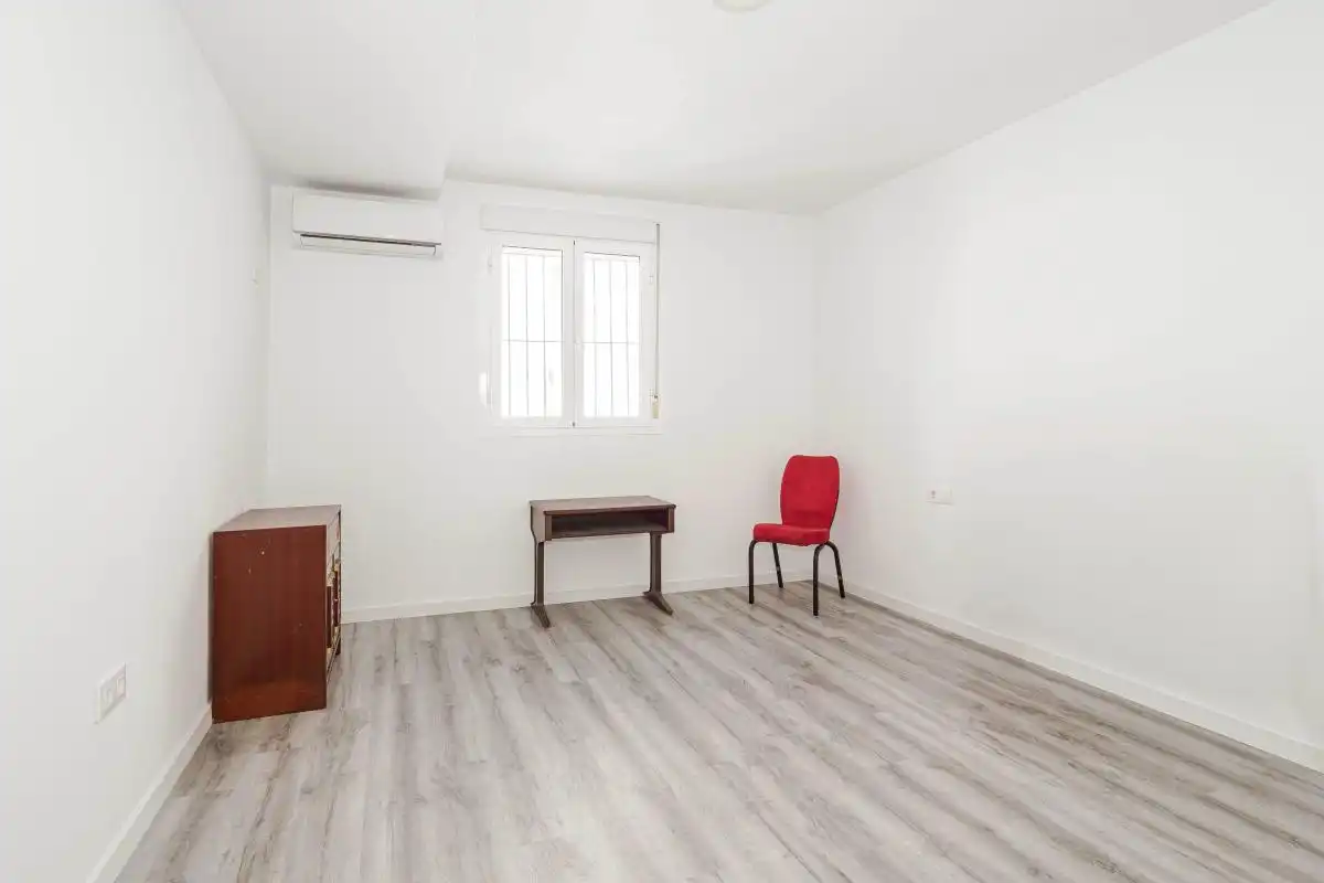 Bedroom of Flat for rent in Sevilla  with Air Conditioner, Heating and Terrace