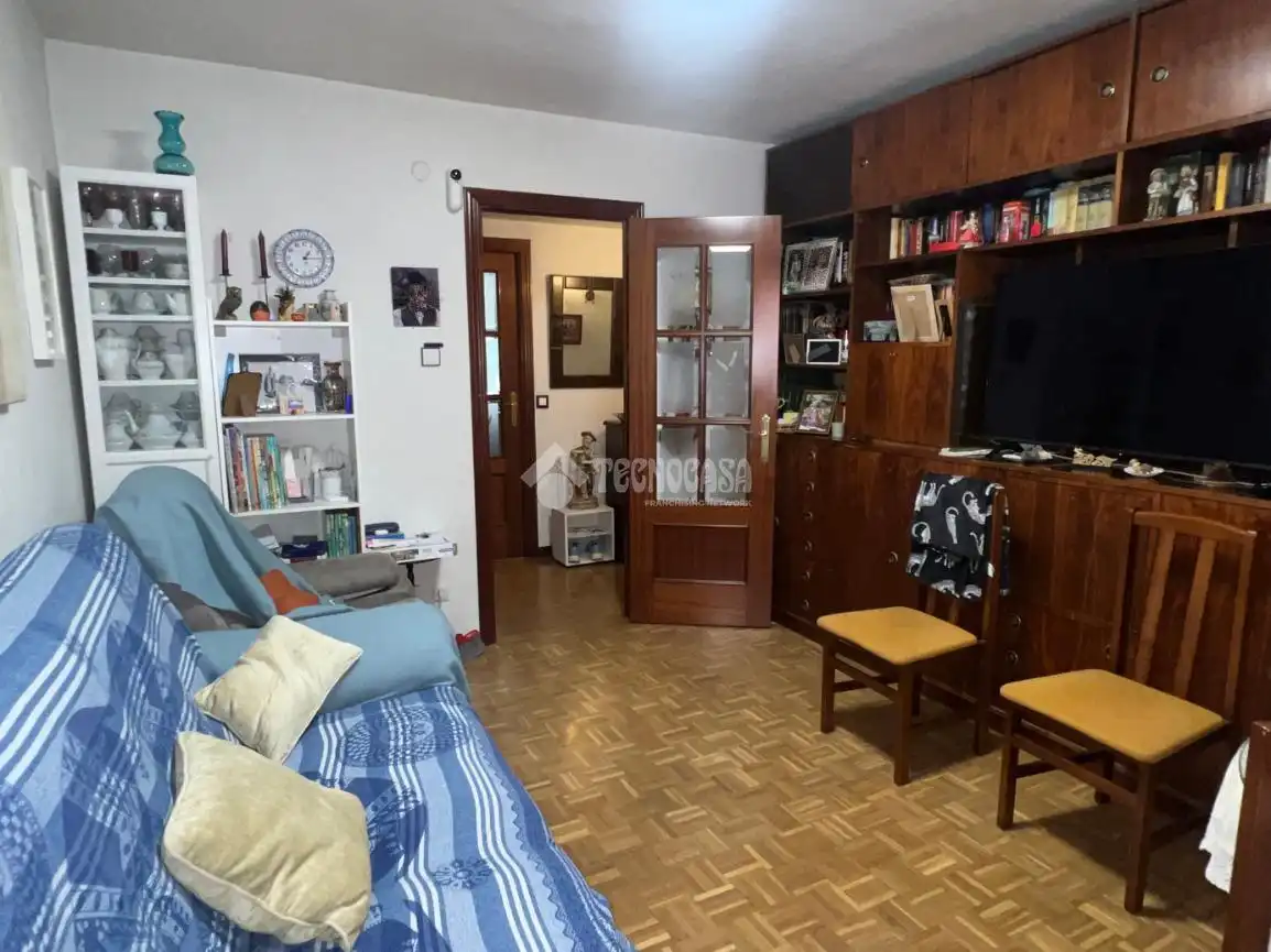 Sala d'estar de Pis en venda en Madrid amb Calefacció i Parquet