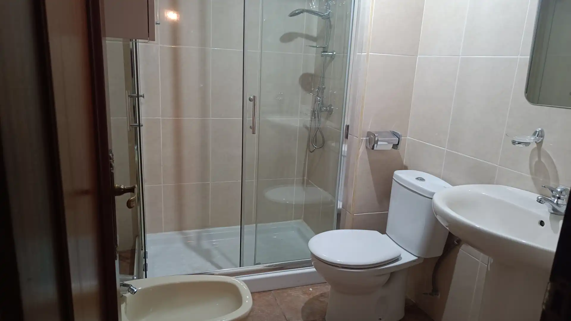 Baño de Piso de alquiler en Pravia con Calefacción y Amueblado