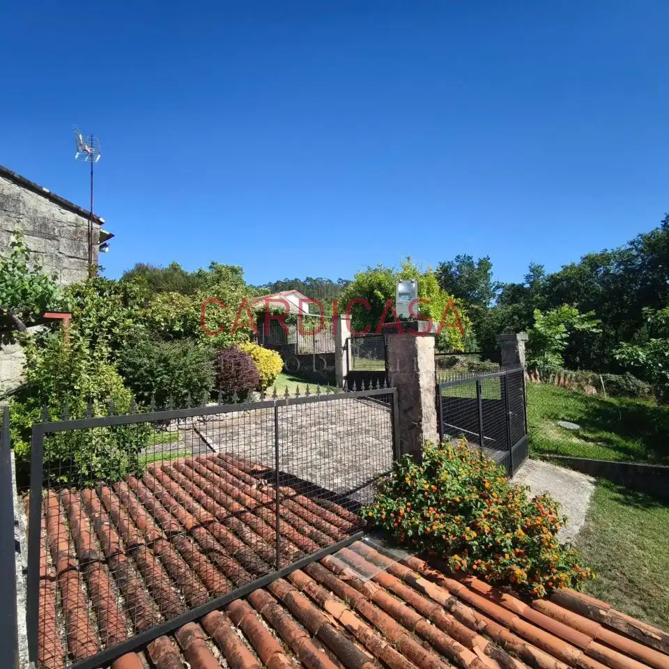 Vista exterior de Casa o xalet en venda en Mondariz amb Calefacció, Jardí privat i Terrassa