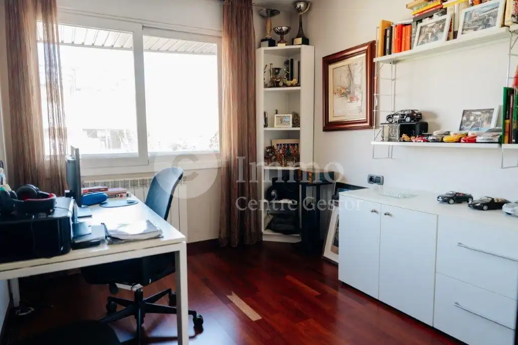 Dormitori de Casa adosada en venda en Lleida amb Aire condicionat, Calefacció i Parquet