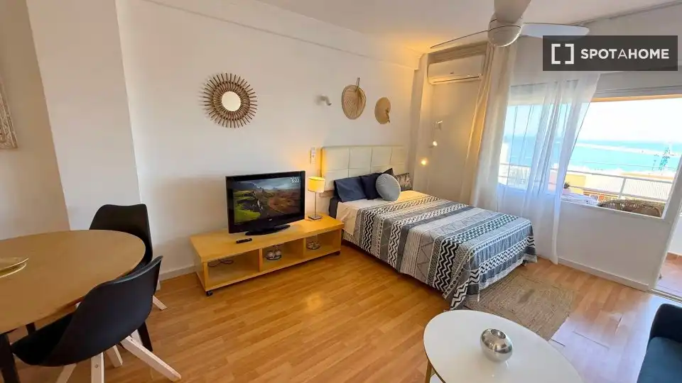 Dormitori de Apartament per a compartir en Torremolinos amb Aire condicionat, Calefacció i Terrassa