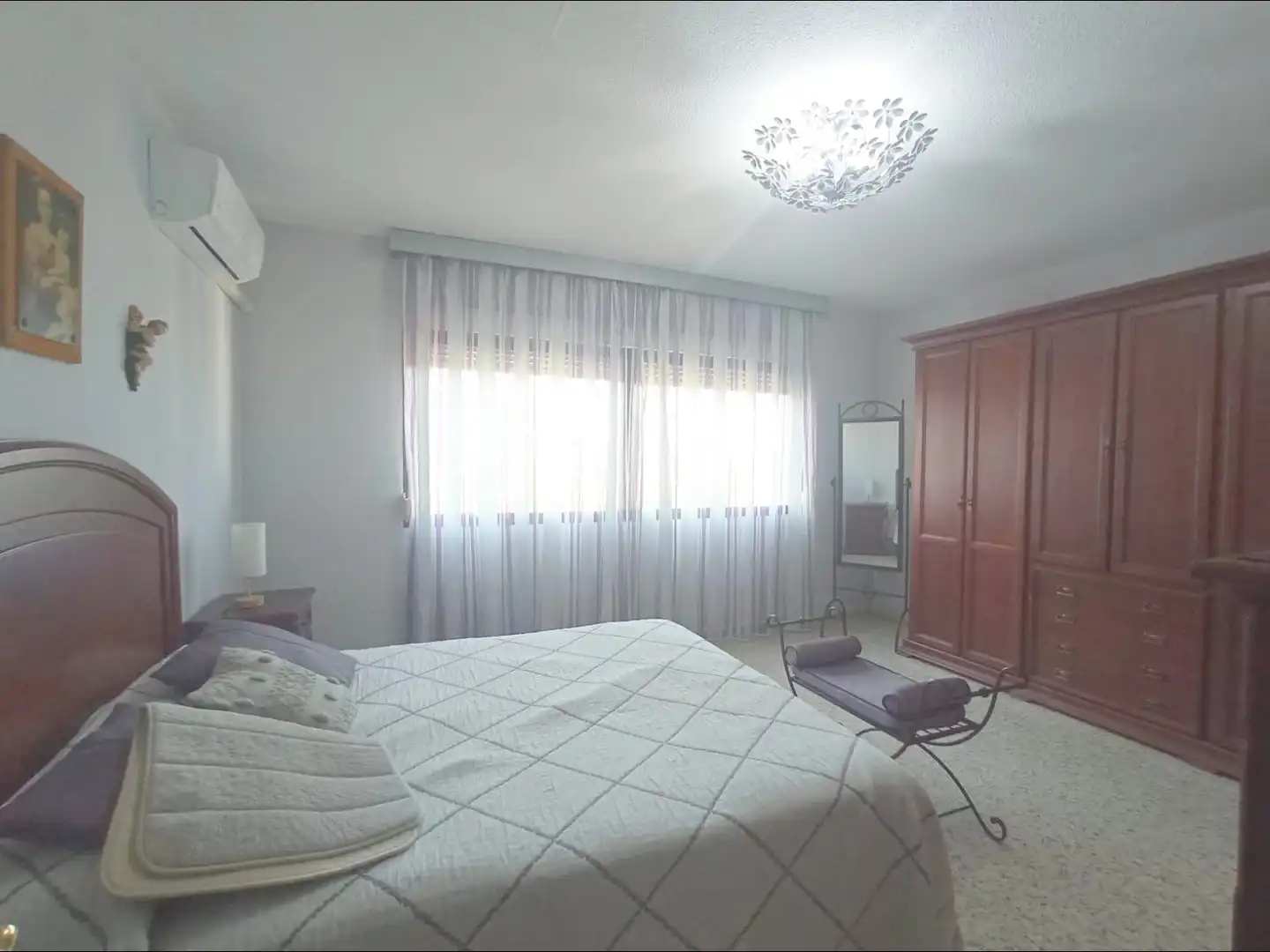 Dormitori de Apartament de lloguer en Granada amb Aire condicionat, Calefacció i Terrassa