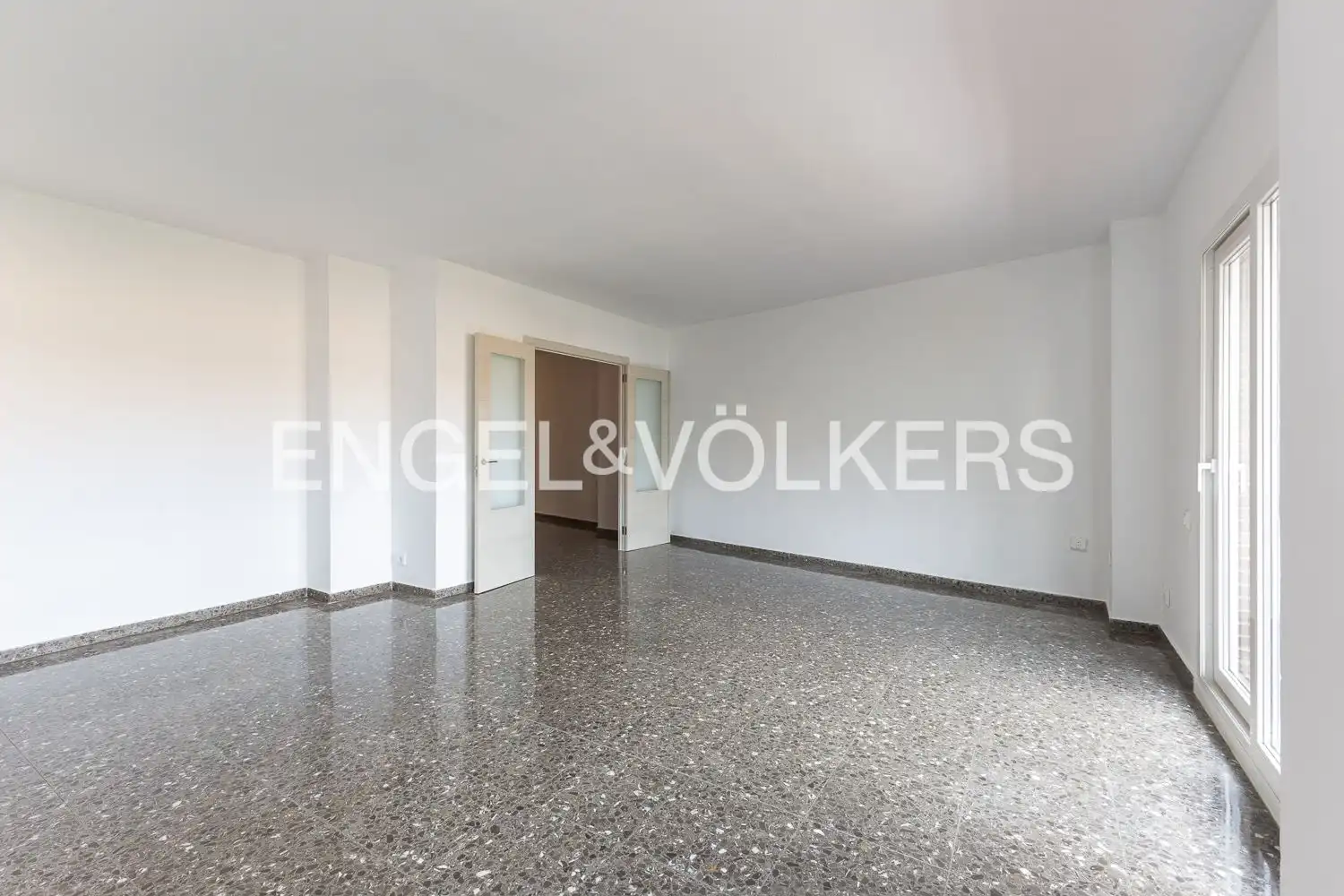 Piso de alquiler en Valencia con Calefacción y Balcón