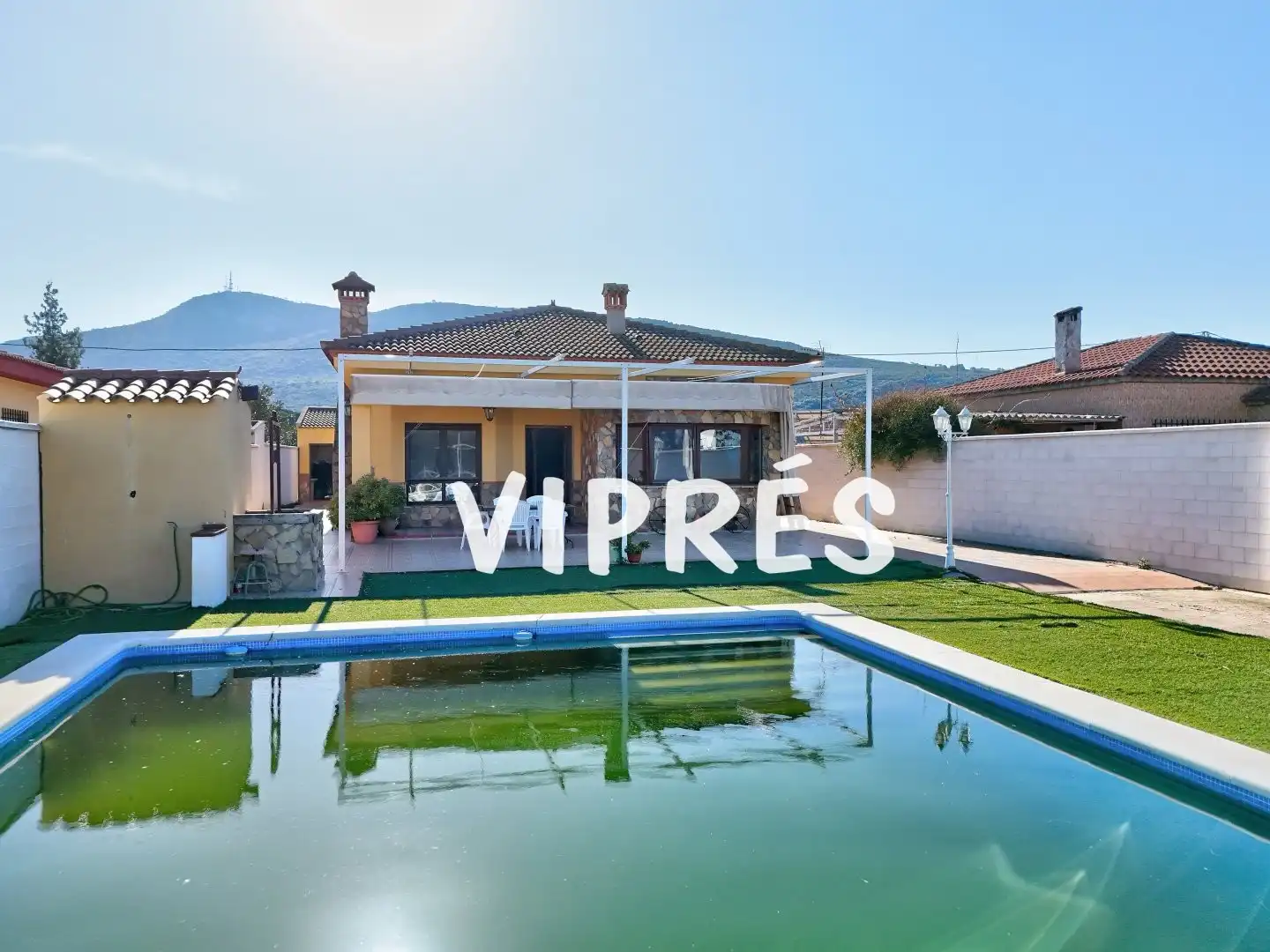 Chalet con piscina en venta en Arroyo de San Serván, imagen 2