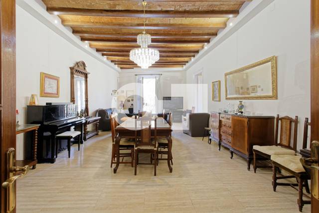 Apartamento en Venta en  La Rambla en El Raval