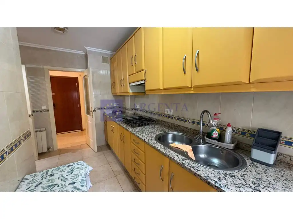 Cocina de Piso en venta en Cáceres con Aire acondicionado y Amueblado