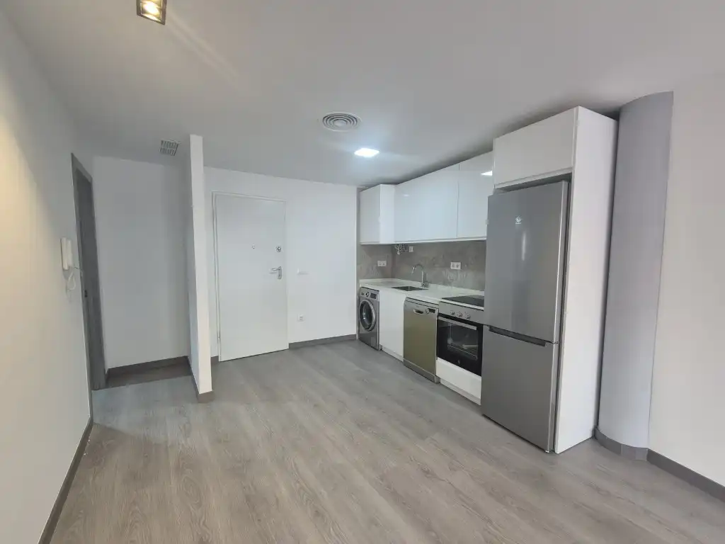Kitchen of Flat for sale in Zaragoza  with Air Conditioner, Oven and Washing machine