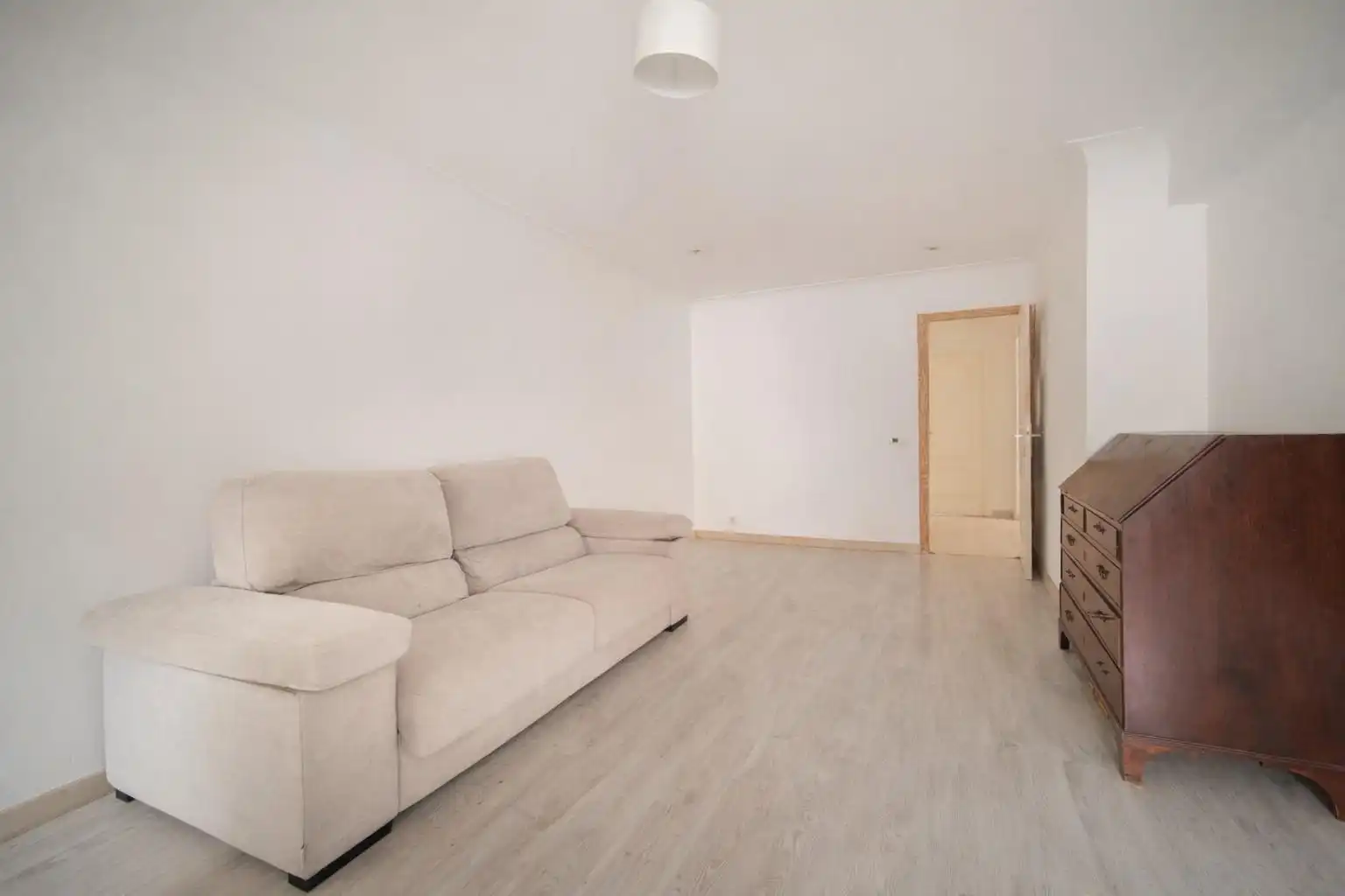 Wohnzimmer von Wohnungen zum Verkauf in  Palma de Mallorca mit Klimaanlage, Privatgarten und Parkett