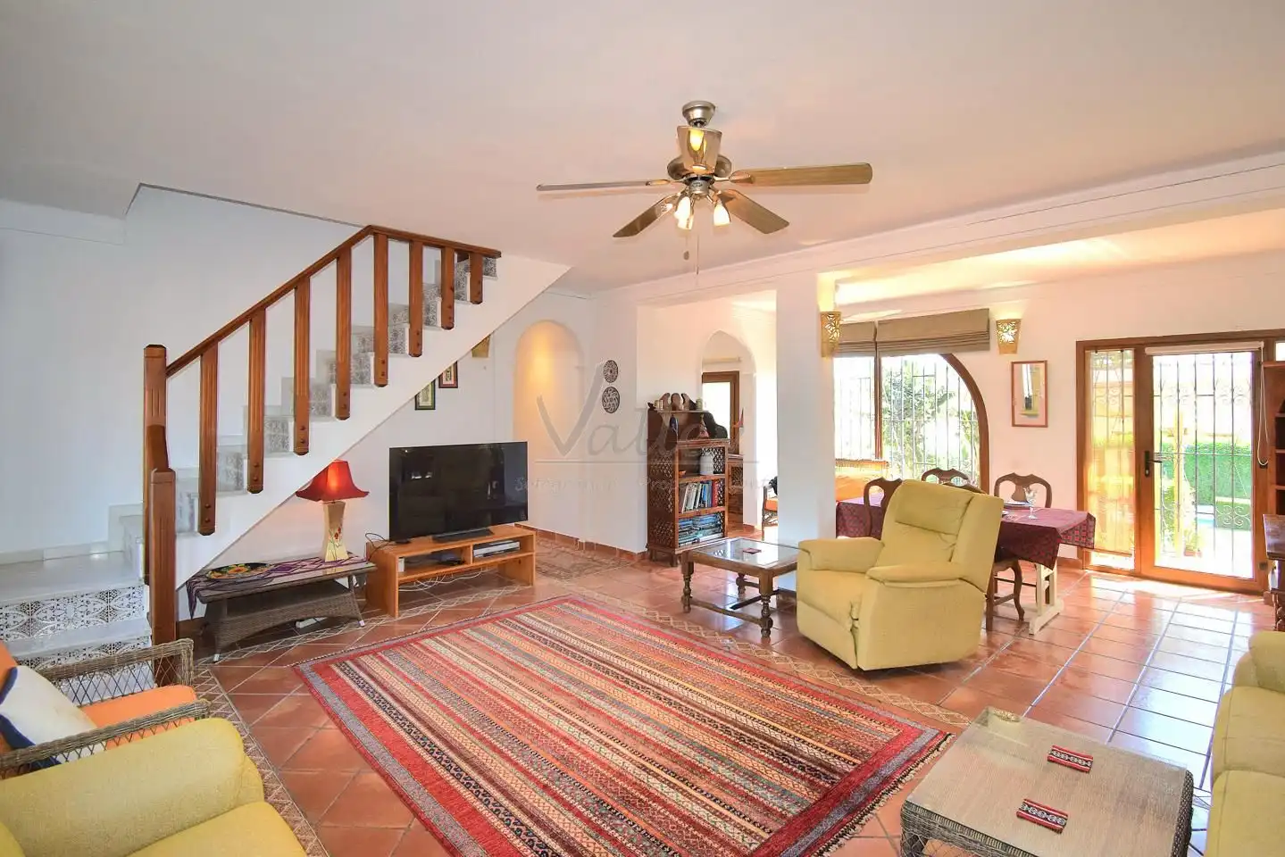 Sala d'estar de Casa o xalet en venda en Los Barrios amb Jardí privat, Terrassa i Traster