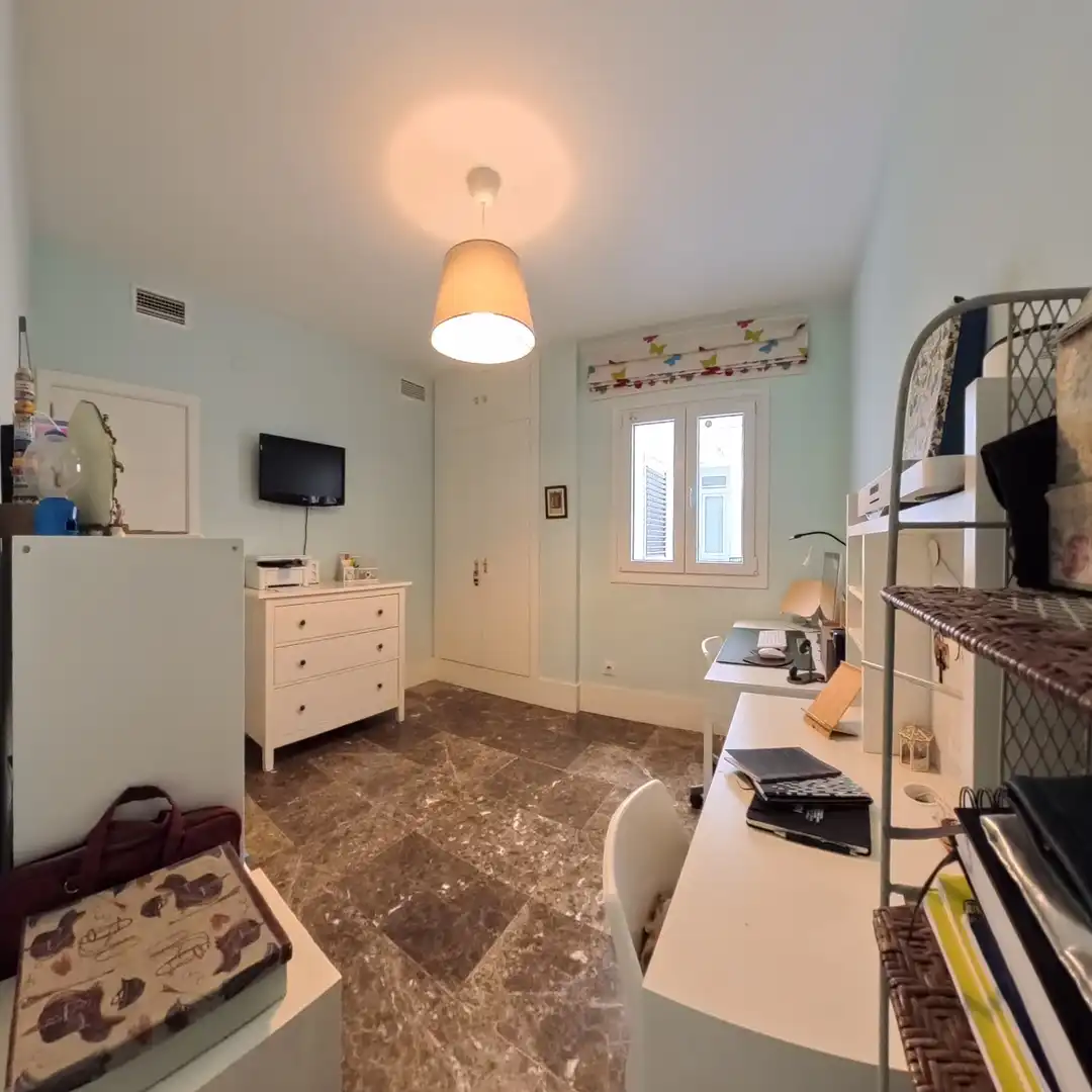 Habitación de Piso en venta en Sevilla con Aire acondicionado, Calefacción y Trastero