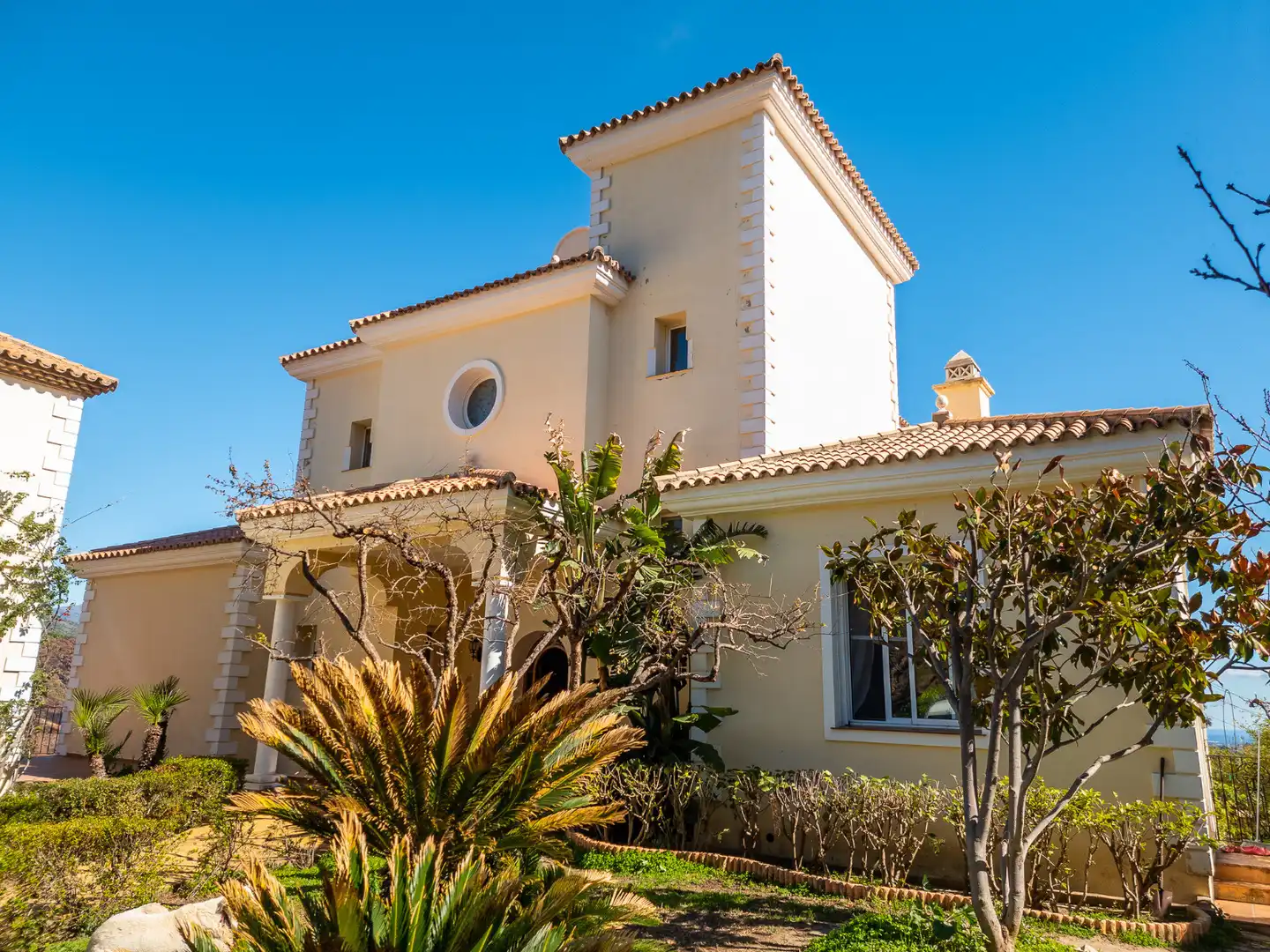 Exterior view of Houses for sale in Estepona  with Air Conditioner, Private garden and Terrace
