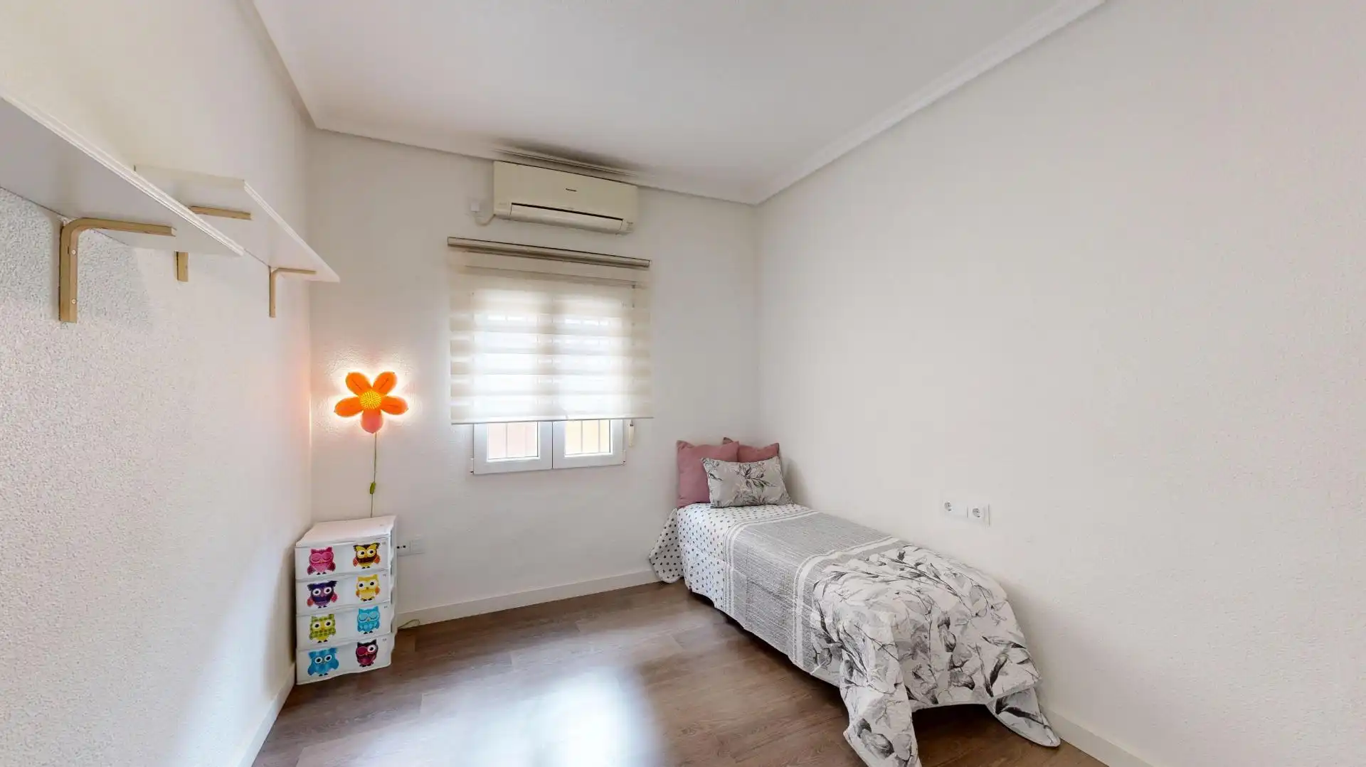 Bedroom of Flat for sale in Cartagena  with Air Conditioner, Heating and Storage room