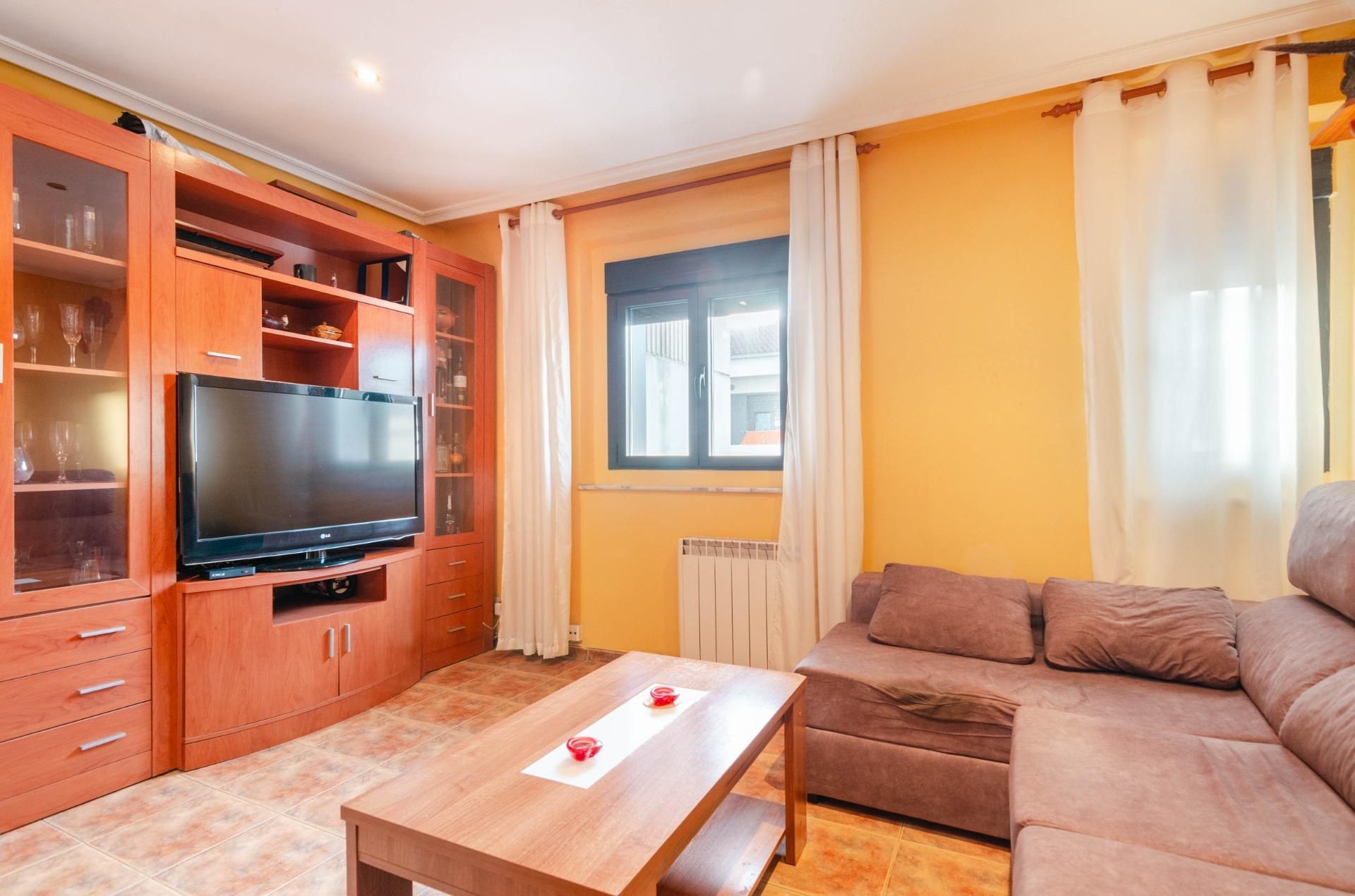 Sala d'estar de Pis en venda en Gijón  amb Calefacció i Traster