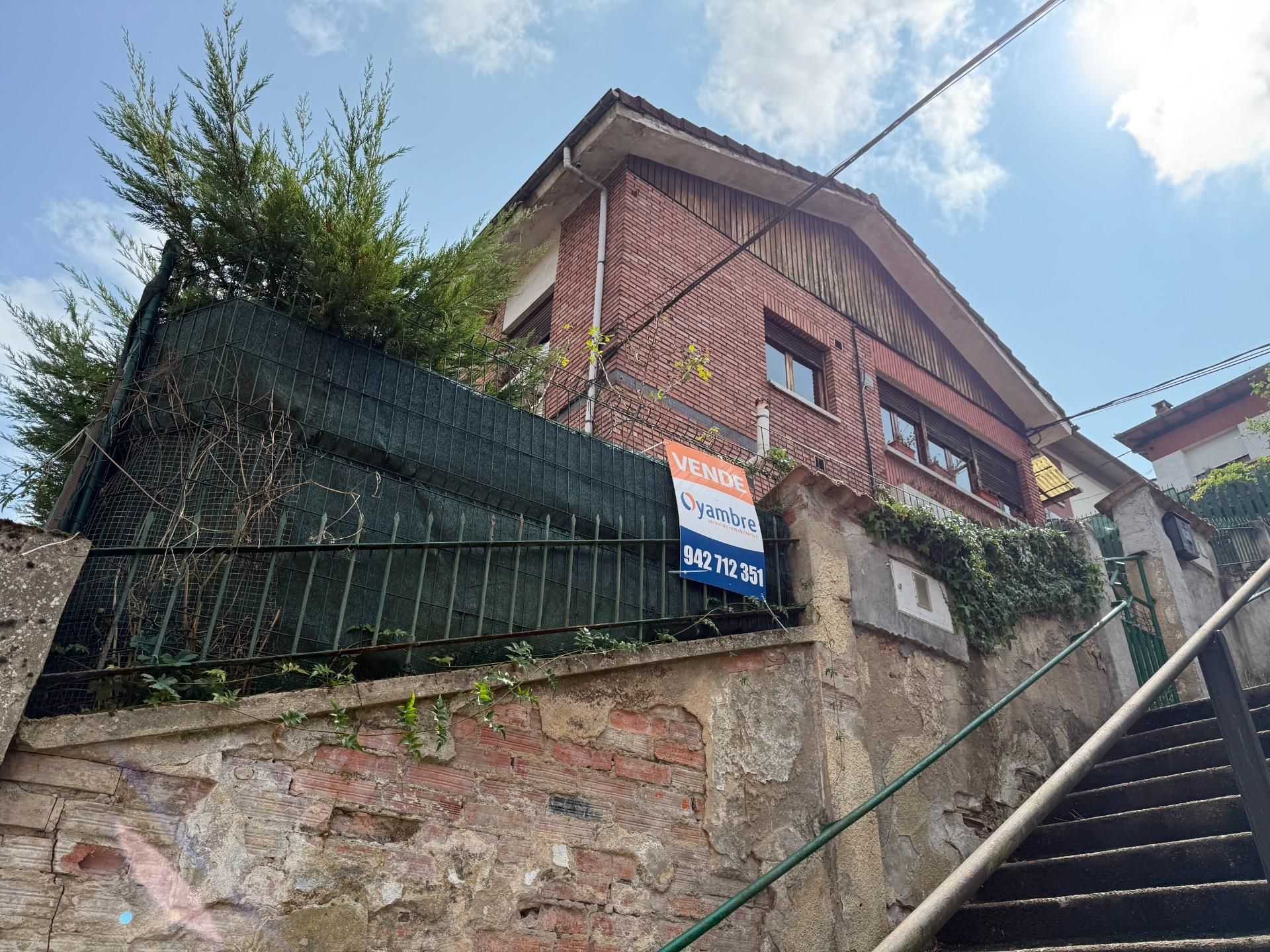 Vista exterior de Casa o xalet en venda en Mieres (Asturias) amb Jardí privat i Terrassa