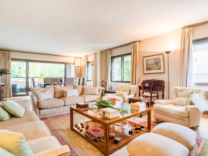 Living room of Flat for sale in  Madrid Capital  with Heating, Terrace and Storage room