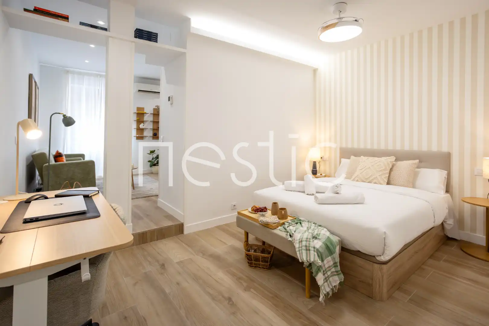 Dormitori de Apartament de lloguer en Madrid amb Aire condicionat, Calefacció i Moblat