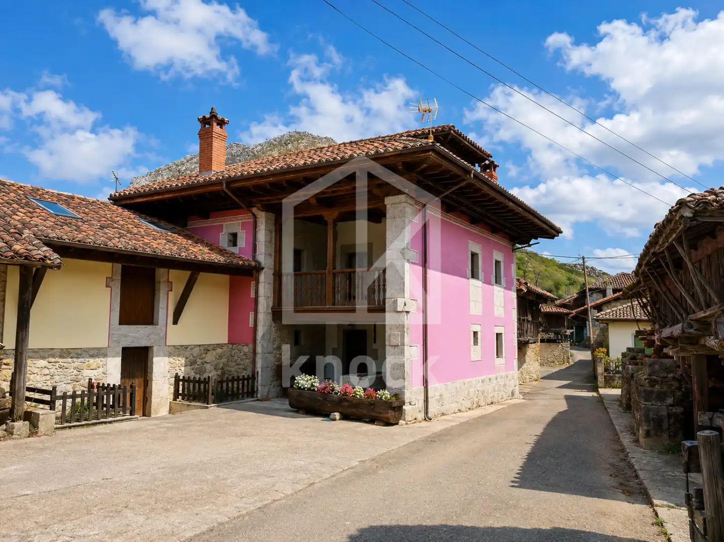 Vista exterior de Casa o xalet en venda en Amieva amb Calefacció, Moblat i Balcó
