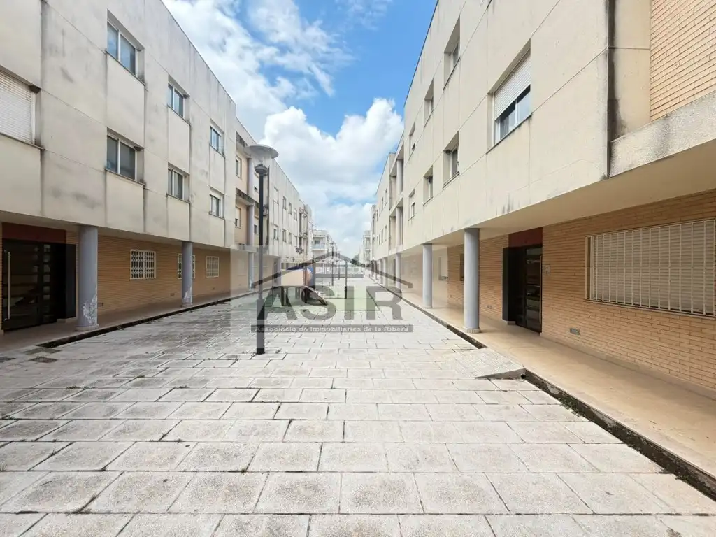 Vista exterior de Pis en venda en Benicull de Xúquer amb Aire condicionat