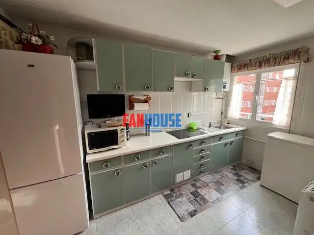 Cocina de Piso en venta en Gijón  con Calefacción y Trastero