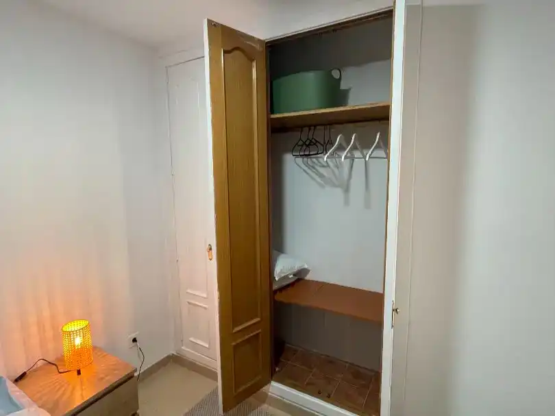 Habitación de Piso de alquiler en Benalmádena con Aire acondicionado, Piscina y Amueblado