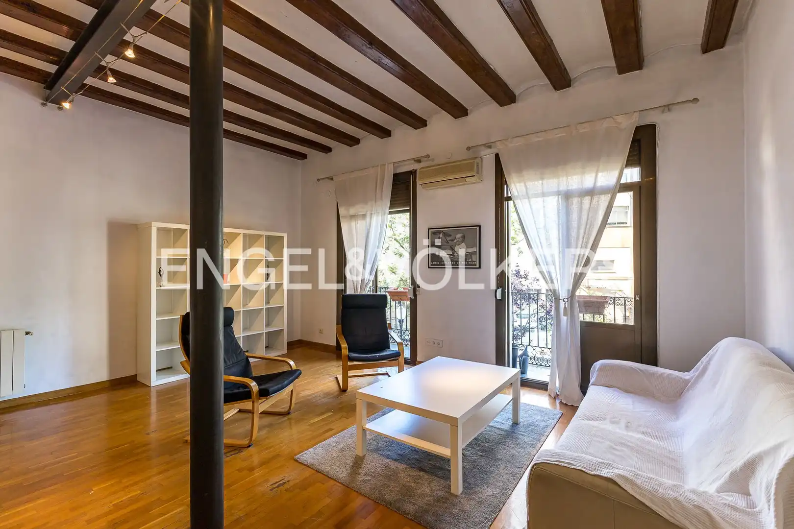 Vista exterior de Piso en venta en Barcelona con Calefacción, Amueblado y Balcón