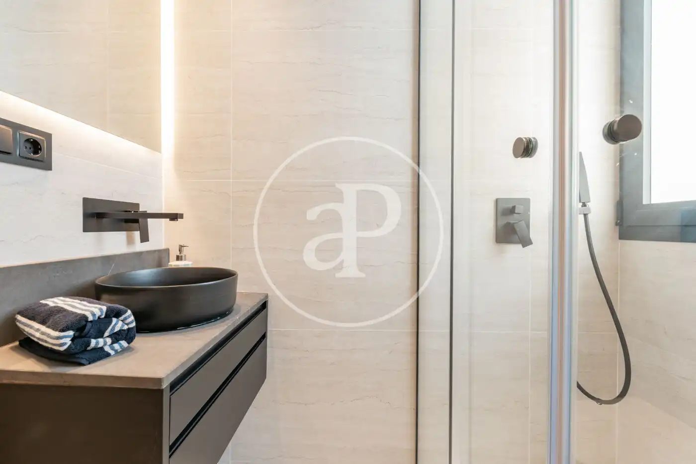 Baño de Ático en venta en Madrid con Aire acondicionado, Calefacción y Terraza