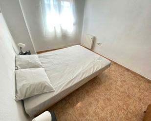 Bedroom of Flat to share in  Madrid Capital  with Heating, Washing machine and Internet