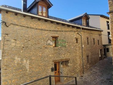 Casa con balcón en venta en Agregado Astell-torrecapd