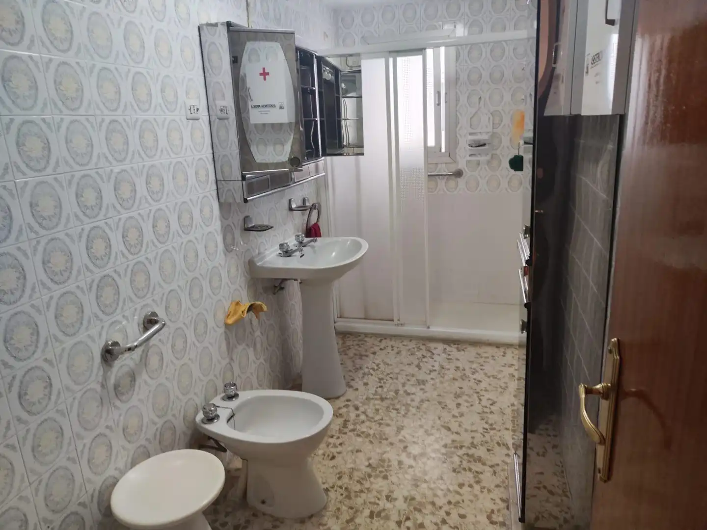 Bathroom of Flat for rent in Granada  with Air Conditioner, Terrace and Balcony