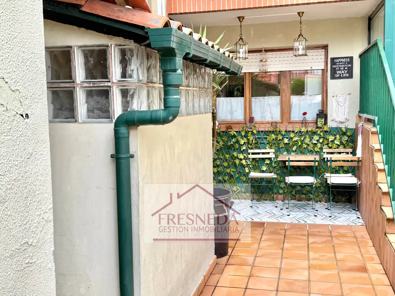 Terrasse von Einfamilien-Reihenhaus zum Verkauf in Siero mit Heizung, Privatgarten und Parkett