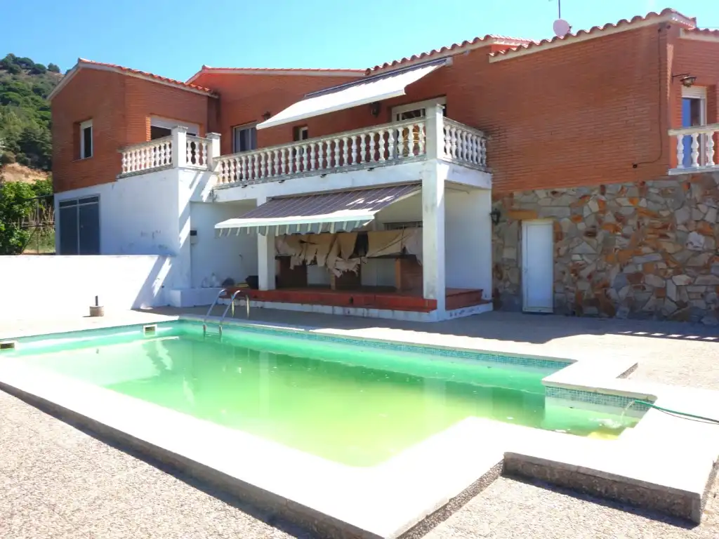 Swimming pool of Houses for sale in Pineda de Mar