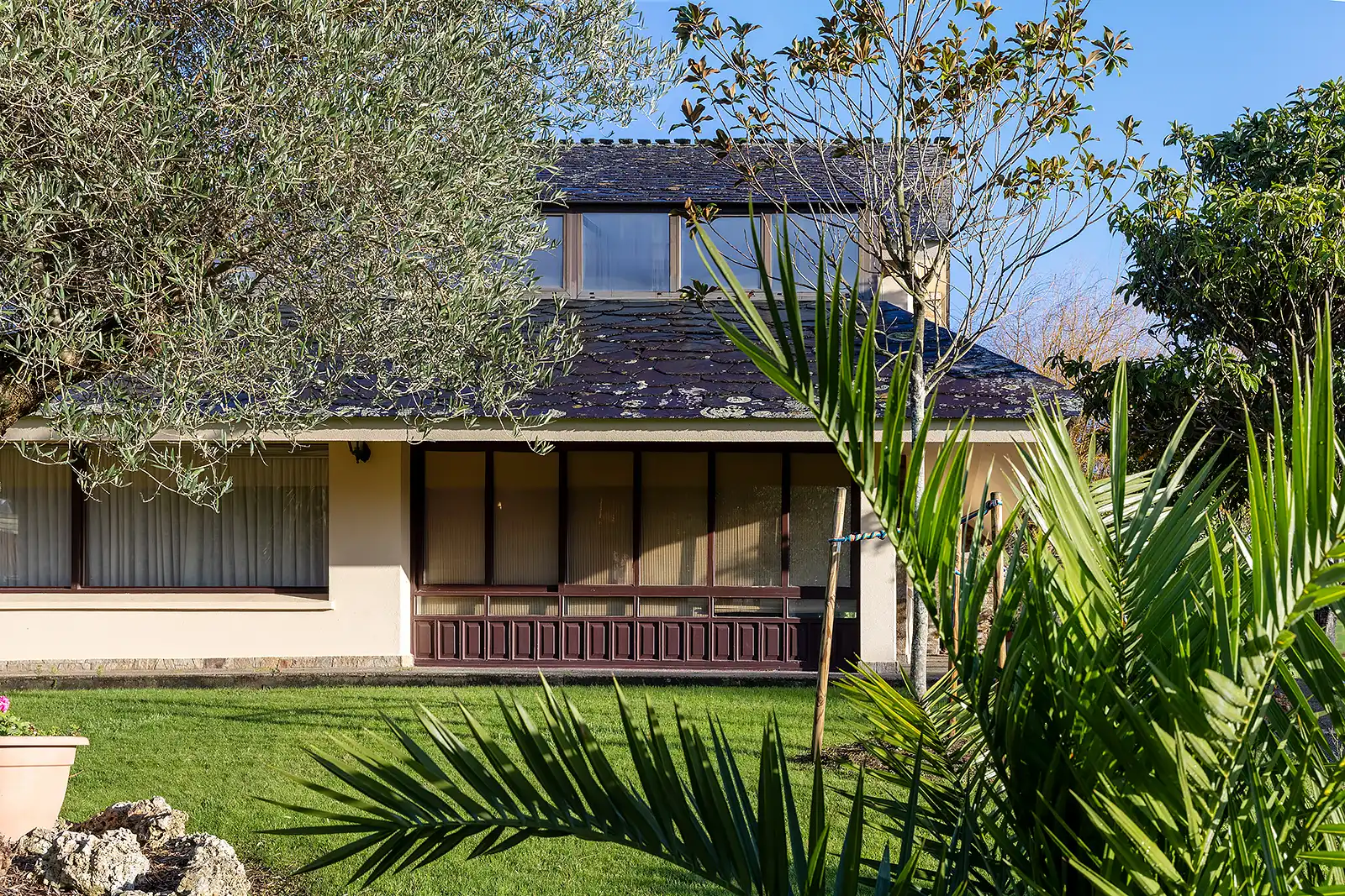 Vista exterior de Casa o chalet en venta en Oleiros con Calefacción, Jardín privado y Parquet