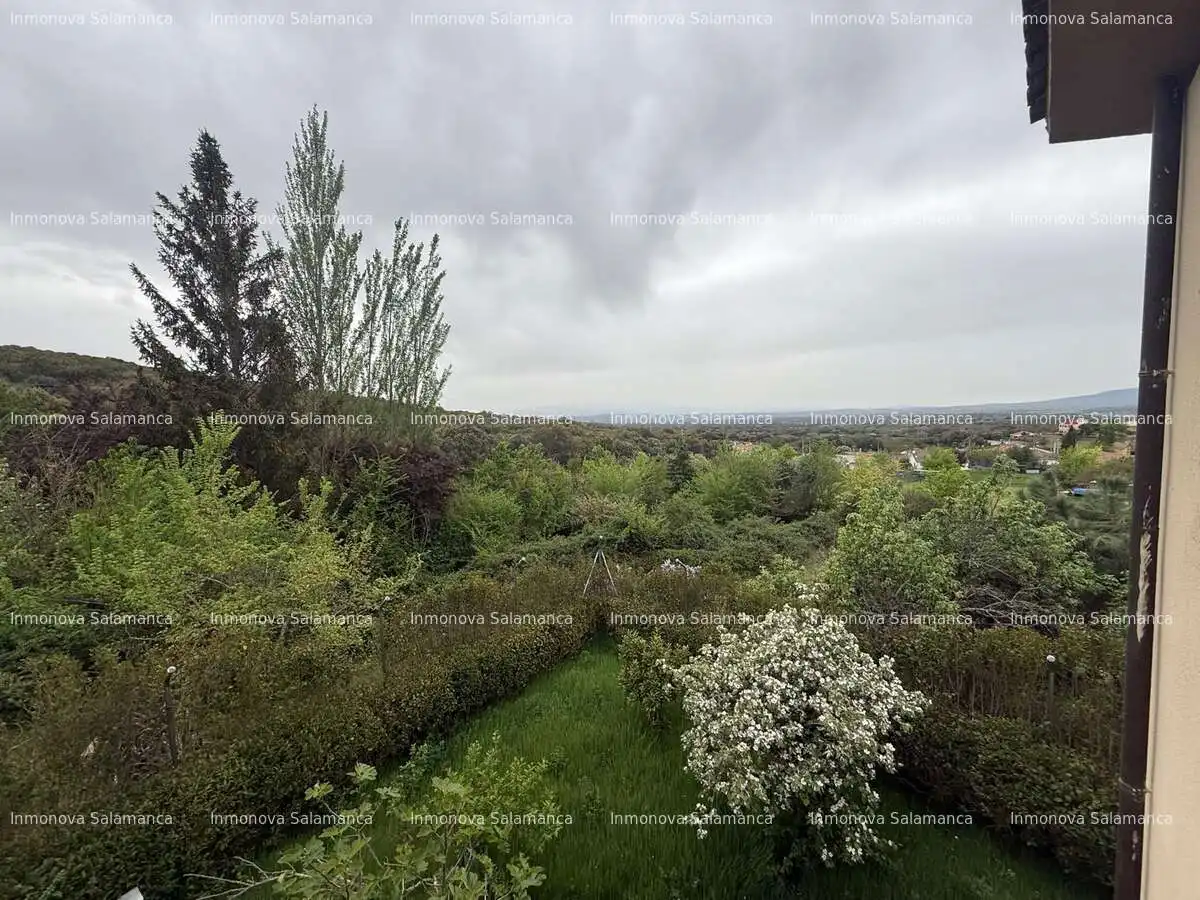 Casa o xalet en venda en Membribe de la Sierra amb Calefacció, Jardí privat i Moblat