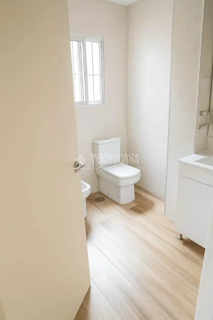 Badezimmer von Einfamilien-Reihenhaus zum Verkauf in Málaga mit Klimaanlage, Terrasse und Balkon