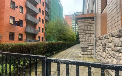 Vista exterior de Pis en venda en Bilbao  amb Calefacció, Jardí privat i Terrassa
