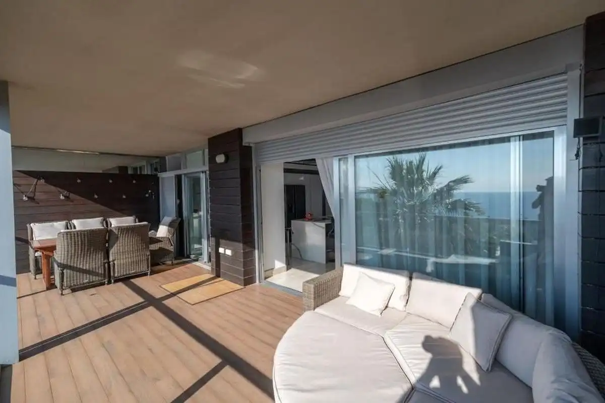 Terrasse von Wohnungen zur Miete in Manilva mit Klimaanlage, Heizung und Terrasse
