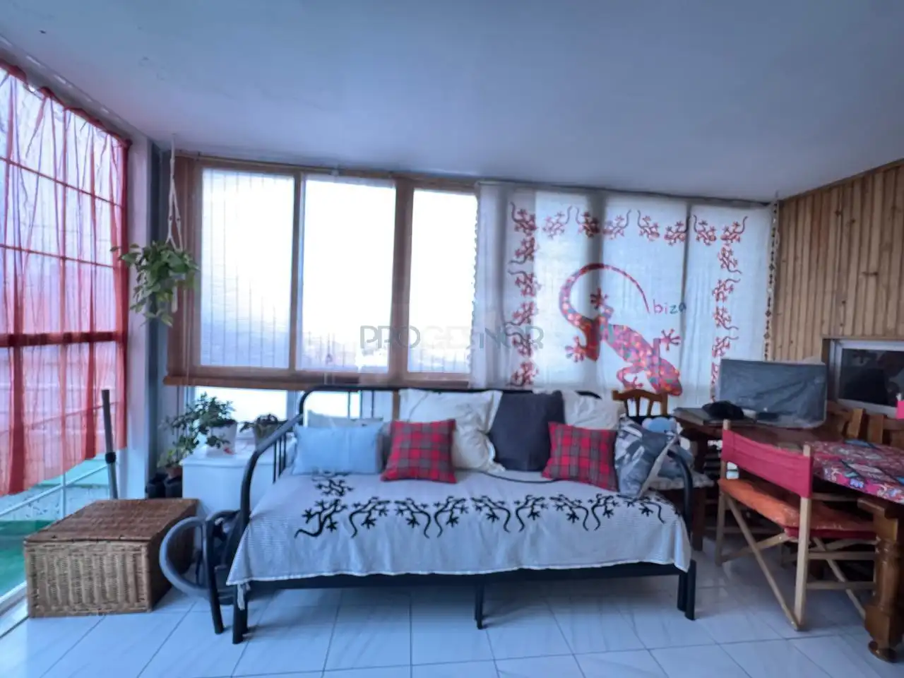 Sala d'estar de Àtic en venda en San Andrés del Rabanedo amb Calefacció, Terrassa i Traster