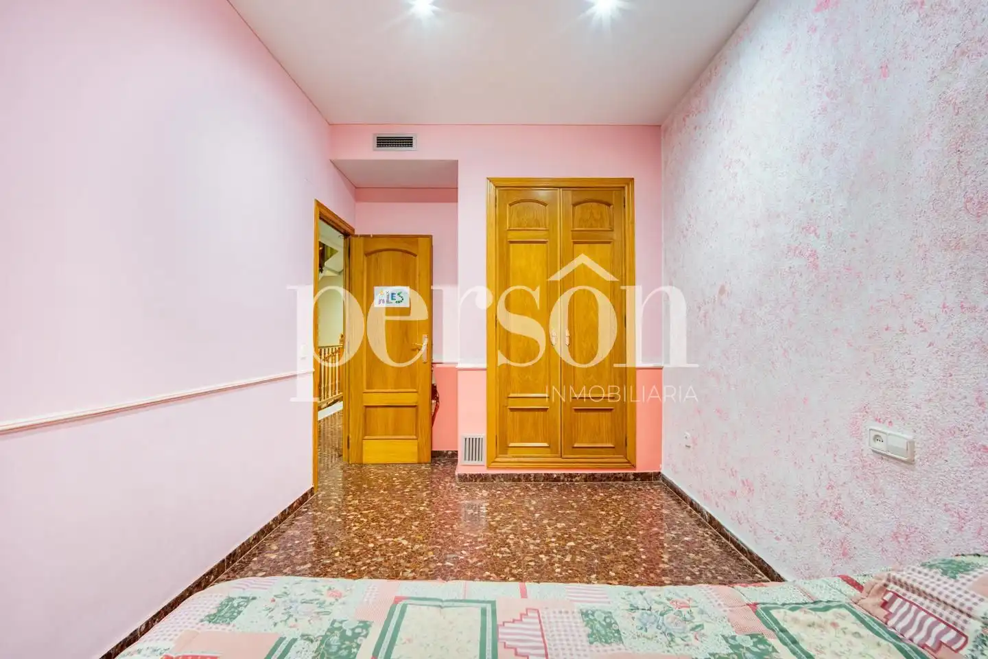 Dormitori de Casa o xalet en venda en Valencia amb Aire condicionat, Terrassa i Traster