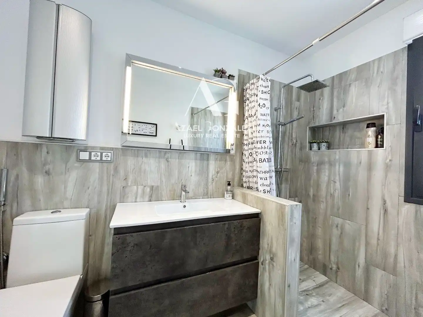 Bathroom of Houses for sale in Santander  with Heating, Private garden and Terrace