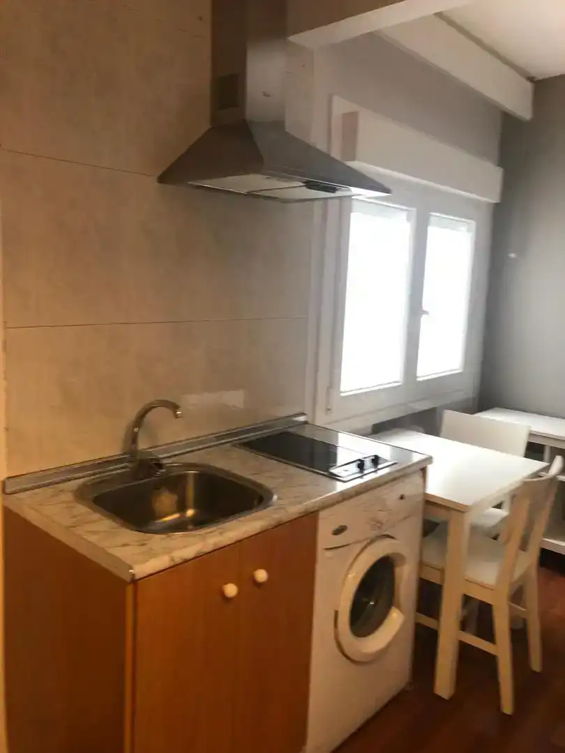 Cuina de Estudi en venda en Madrid amb Parquet, Moblat i Rentadora